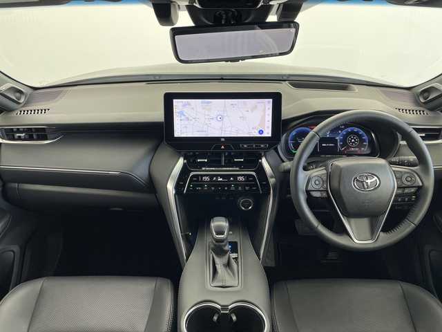 トヨタ ハリアー ハイブリッド Z レザーパッケージ 愛知県 2023(令5)年 0.7万km ブラック 純正ナビ/・フルセグ（テレビキット装着）/・Bluetooth/・Miracast/全方位カメラ/JBLサウンドシステム/ビルトインETC/デジタルインナーミラー/ヘッドアップディスプレイ/ドライブモードセレクター/シートベンチレーション/ステアリングヒーター/シートメモリー付きパワーシート/トヨタセーフティセンス/・レーントレースアシスト/・ブラインドスポットモニター/・プリクラッシュセーフティ/・リヤクロストラフィックアラート/・パーキングサポートブレーキ/・ロードサインアシスト/・レーダークルーズコントロール