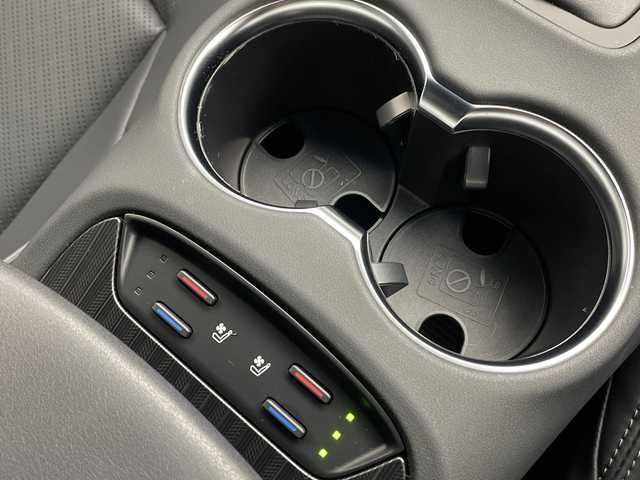 トヨタ ハリアー ハイブリッド Z レザーパッケージ 愛知県 2023(令5)年 0.7万km ブラック 純正ナビ/・フルセグ（テレビキット装着）/・Bluetooth/・Miracast/全方位カメラ/JBLサウンドシステム/ビルトインETC/デジタルインナーミラー/ヘッドアップディスプレイ/ドライブモードセレクター/シートベンチレーション/ステアリングヒーター/シートメモリー付きパワーシート/トヨタセーフティセンス/・レーントレースアシスト/・ブラインドスポットモニター/・プリクラッシュセーフティ/・リヤクロストラフィックアラート/・パーキングサポートブレーキ/・ロードサインアシスト/・レーダークルーズコントロール