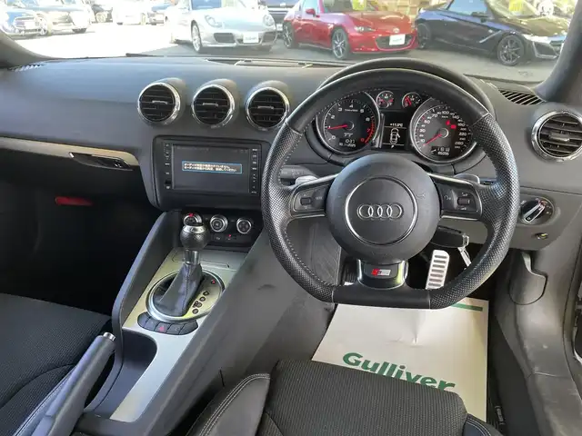 アウディ ＴＴクーペ 1．8 TFSI Sライン 和歌山県 2012(平24)年 8.6万km 黒 S lineパッケージ/RAYS19インチAW/KW車高調/可変リアウィング/革巻きステアリング/パドルシフト/純正ナビ/（AM/FM/CD/DVD/MUSIC CATCHER/フルセグTV/SDメモリーカード/USB/Bluetooth/VTR）/einsatzマフラー/カーボンリップスポイラー/スペアキー×１/保証書/取扱説明書