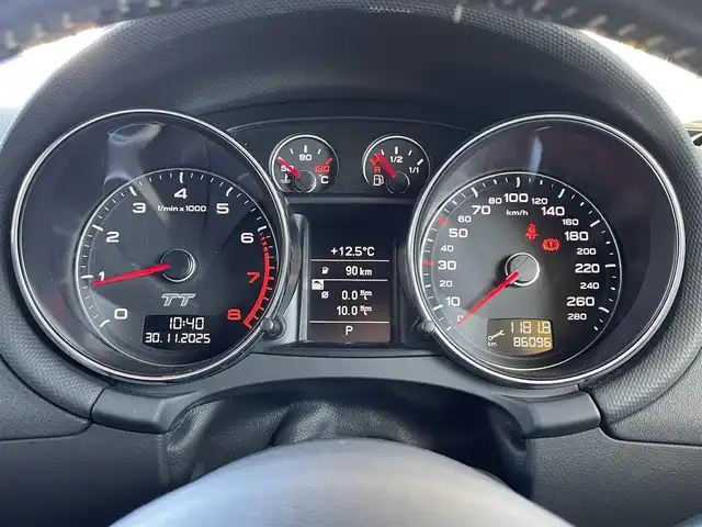 アウディ ＴＴクーペ 1．8 TFSI Sライン 和歌山県 2012(平24)年 8.6万km 黒 S lineパッケージ/RAYS19インチAW/KW車高調/可変リアウィング/革巻きステアリング/パドルシフト/純正ナビ/（AM/FM/CD/DVD/MUSIC CATCHER/フルセグTV/SDメモリーカード/USB/Bluetooth/VTR）/einsatzマフラー/カーボンリップスポイラー/スペアキー×１/保証書/取扱説明書