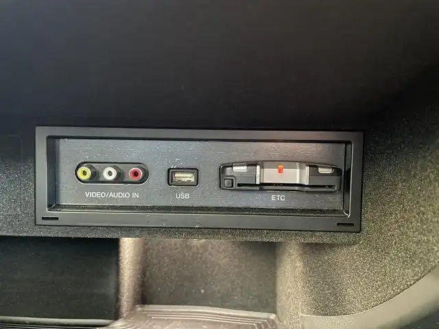 アウディ ＴＴクーペ 1．8 TFSI Sライン 和歌山県 2012(平24)年 8.6万km 黒 S lineパッケージ/RAYS19インチAW/KW車高調/可変リアウィング/革巻きステアリング/パドルシフト/純正ナビ/（AM/FM/CD/DVD/MUSIC CATCHER/フルセグTV/SDメモリーカード/USB/Bluetooth/VTR）/einsatzマフラー/カーボンリップスポイラー/スペアキー×１/保証書/取扱説明書