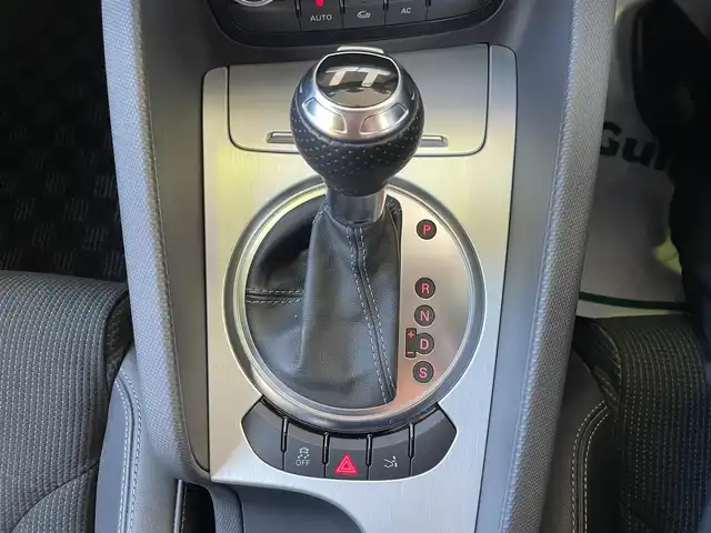 アウディ ＴＴクーペ 1．8 TFSI Sライン 和歌山県 2012(平24)年 8.6万km 黒 S lineパッケージ/RAYS19インチAW/KW車高調/可変リアウィング/革巻きステアリング/パドルシフト/純正ナビ/（AM/FM/CD/DVD/MUSIC CATCHER/フルセグTV/SDメモリーカード/USB/Bluetooth/VTR）/einsatzマフラー/カーボンリップスポイラー/スペアキー×１/保証書/取扱説明書