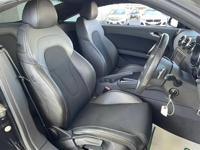 アウディ ＴＴクーペ 1．8 TFSI Sライン 和歌山県 2012(平24)年 8.6万km 黒 S lineパッケージ/RAYS19インチAW/KW車高調/可変リアウィング/革巻きステアリング/パドルシフト/純正ナビ/（AM/FM/CD/DVD/MUSIC CATCHER/フルセグTV/SDメモリーカード/USB/Bluetooth/VTR）/einsatzマフラー/カーボンリップスポイラー/スペアキー×１/保証書/取扱説明書