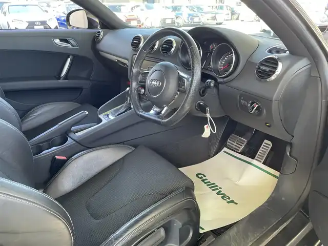 アウディ ＴＴクーペ 1．8 TFSI Sライン 和歌山県 2012(平24)年 8.6万km 黒 S lineパッケージ/RAYS19インチAW/KW車高調/可変リアウィング/革巻きステアリング/パドルシフト/純正ナビ/（AM/FM/CD/DVD/MUSIC CATCHER/フルセグTV/SDメモリーカード/USB/Bluetooth/VTR）/einsatzマフラー/カーボンリップスポイラー/スペアキー×１/保証書/取扱説明書
