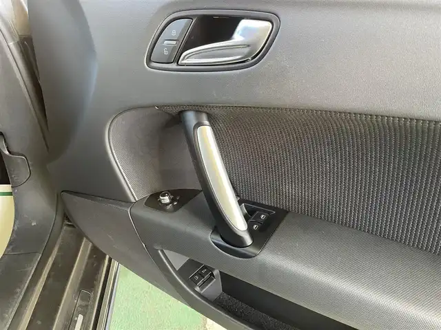 アウディ ＴＴクーペ 1．8 TFSI Sライン 和歌山県 2012(平24)年 8.6万km 黒 S lineパッケージ/RAYS19インチAW/KW車高調/可変リアウィング/革巻きステアリング/パドルシフト/純正ナビ/（AM/FM/CD/DVD/MUSIC CATCHER/フルセグTV/SDメモリーカード/USB/Bluetooth/VTR）/einsatzマフラー/カーボンリップスポイラー/スペアキー×１/保証書/取扱説明書