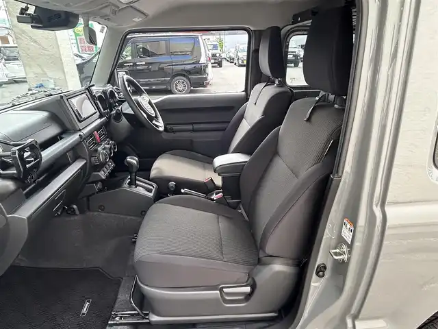 スズキ ジムニー XC 大阪府 2024(令6)年 0.6万km ミディアムグレー ワンオーナー/純正ディスプレイオーディオ/バックカメラ/レーンキープアシスト/衝突軽減システム/横滑り防止システム/クルーズコントロール/ヒーテッドミラー/シートヒーター/純正１６インチAW/ドライブレコーダー前後/ETC/保証書/取扱説明書/スペアキー