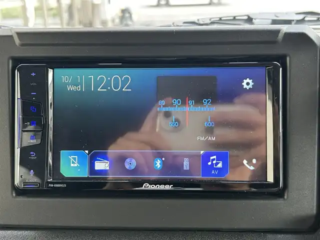 スズキ ジムニー XC 大阪府 2024(令6)年 0.6万km ミディアムグレー ワンオーナー/純正ディスプレイオーディオ/バックカメラ/レーンキープアシスト/衝突軽減システム/横滑り防止システム/クルーズコントロール/ヒーテッドミラー/シートヒーター/純正１６インチAW/ドライブレコーダー前後/ETC/保証書/取扱説明書/スペアキー