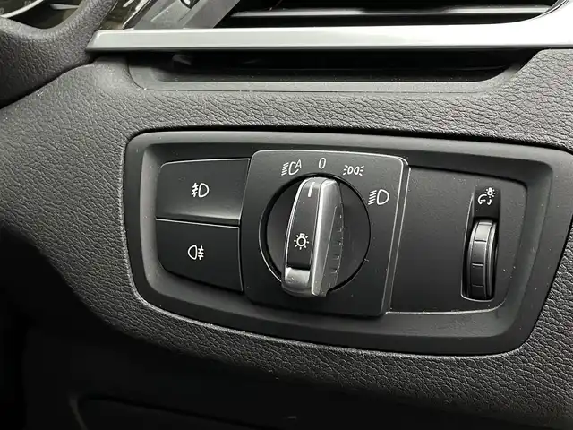 ＢＭＷ Ｘ１ xDrive 18d xライン ハイライン 長野県 2017(平29)年 2.7万km アルピンホワイトⅢ アドバンストアクティブセーフティパッケージ/HUD（ヘッドアップディスプレイ）/コンフォートパッケージ/ハイラインパッケージ/純正HDDナビ/バックカメラ/黒革シート/インテリジェントセーフティ/アクティブクルーズコントロール/パワーバックドア/ヘッドアップディスプレイ/パワーシート（運転席・助手席）/シートヒーター（運転席・助手席）/LEDヘッドライト/オートライト/パークディスタンスコントロール/ミラーインETC/Bluetooth/新車保証書/取扱説明書/スペアキー