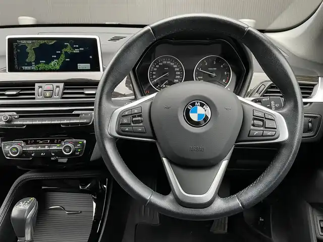 ＢＭＷ Ｘ１ xDrive 18d xライン ハイライン 長野県 2017(平29)年 2.7万km アルピンホワイトⅢ アドバンストアクティブセーフティパッケージ/HUD（ヘッドアップディスプレイ）/コンフォートパッケージ/ハイラインパッケージ/純正HDDナビ/バックカメラ/黒革シート/インテリジェントセーフティ/アクティブクルーズコントロール/パワーバックドア/ヘッドアップディスプレイ/パワーシート（運転席・助手席）/シートヒーター（運転席・助手席）/LEDヘッドライト/オートライト/パークディスタンスコントロール/ミラーインETC/Bluetooth/新車保証書/取扱説明書/スペアキー