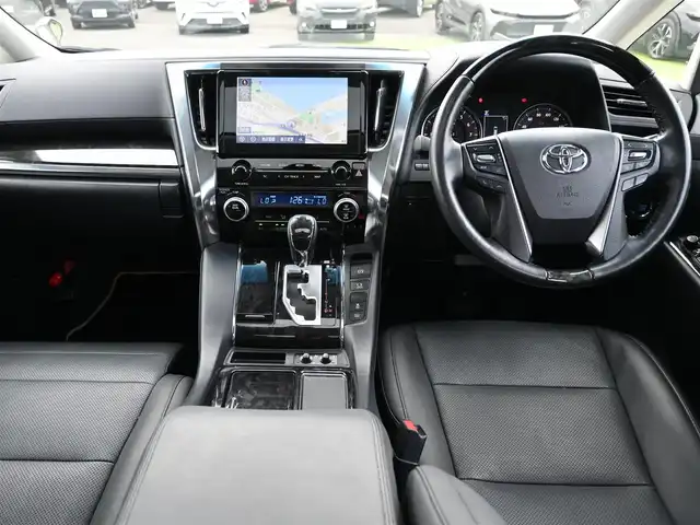 トヨタ アルファード S Cパッケージ 千葉県 2022(令4)年 3.5万km ホワイトパールクリスタルシャイン Toyota Safety Sense/・プリクラッシュセーフティ/・レーンディパーチャーアラート/・オートハイビーム/・レーダークルーズコントロール/・ブラインドスポットモニター/・RCTA（リヤクロストラフィックアラート）/ツインムーンルーフ/パワーバックドア/両側パワースライドドア/前席パワーシート/エアシート/シートヒーター/助手席/後席オットマン/純正コネクティッドナビ/地デジTV/【DVD/CD再生機能　Bluetooth接続】/バックカメラ/リバース連動ドアミラー（左/右）/ドライブレコーダー（前後撮影）/フリップダウンモニター（V12T-R68C）/コンビハンドル/ステアリングヒーター/ステアリングスイッチ/ETC/3眼LEDヘッドライト/フォグライト/ウインカーミラー/クリアランスソナー/純正18インチアルミホイル/サイド/カーテン/ニーエアバッグ/スマートキー