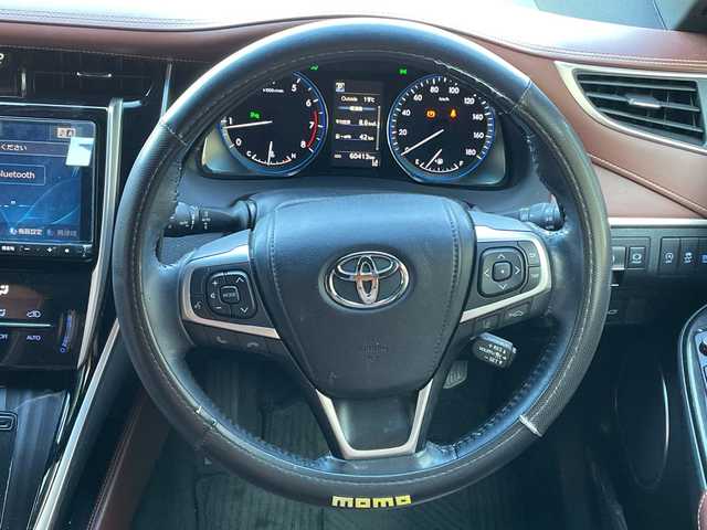 トヨタ ハリアー プレミアム 埼玉県 2018(平30)年 6.1万km ホワイトパールクリスタルシャイン トヨタセーフティーセンス /サンルーフ /9インチナビ/　　CD/DVD/BT/フルセグ /バックカメラ /パワーバックドア /レーダークルーズコントロール /LEDオートライト /ハーフレザーシート /シートヒータ /電子パーキング /ステアリングスイッチ /ETC