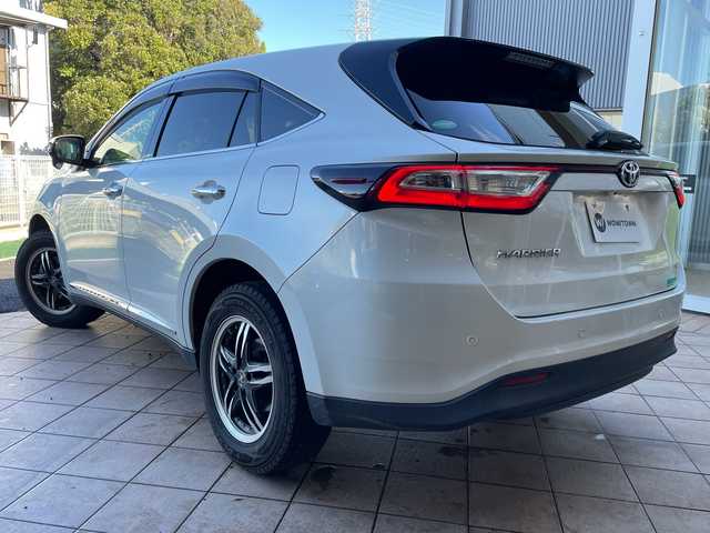 トヨタ ハリアー プレミアム 埼玉県 2018(平30)年 6.1万km ホワイトパールクリスタルシャイン トヨタセーフティーセンス /サンルーフ /9インチナビ/　　CD/DVD/BT/フルセグ /バックカメラ /パワーバックドア /レーダークルーズコントロール /LEDオートライト /ハーフレザーシート /シートヒータ /電子パーキング /ステアリングスイッチ /ETC