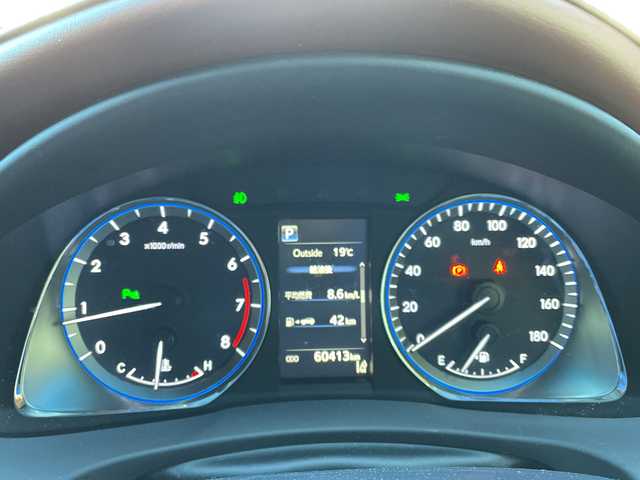 トヨタ ハリアー プレミアム 埼玉県 2018(平30)年 6.1万km ホワイトパールクリスタルシャイン トヨタセーフティーセンス /サンルーフ /9インチナビ/　　CD/DVD/BT/フルセグ /バックカメラ /パワーバックドア /レーダークルーズコントロール /LEDオートライト /ハーフレザーシート /シートヒータ /電子パーキング /ステアリングスイッチ /ETC