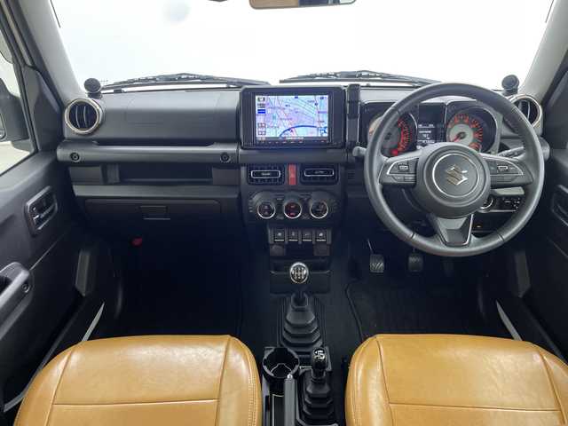 スズキ ジムニー XC 三重県 2020(令2)年 2.5万km ピュアホワイトP /禁煙車//社外フロントバンパー//社外DEAN製アルミホイール//社外グリル//純正8型ナビ/　フルセグTV/Bluetooth/CD/DVD//スズキセーフティーサポート//純正LEDヘッドライト//社外シートカバー//シートヒーター//オートエアコン//バックカメラ//スマートキー//クルーズコントロール//社外フロアマット//ドラレコ//スマートキー//スペアキー//アイドリングストップ//ドアバイザー