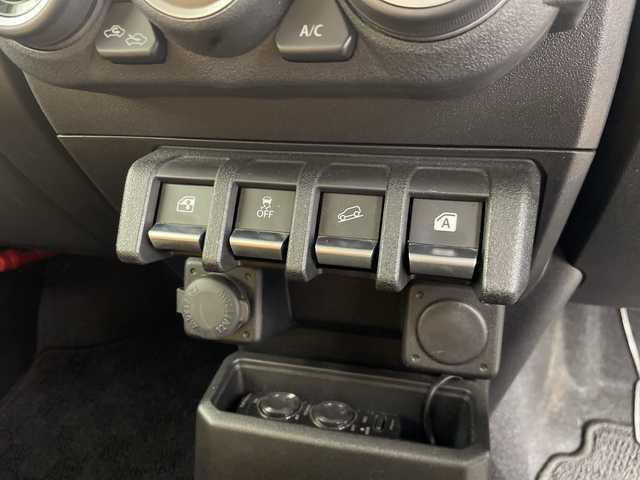 スズキ ジムニー XC 三重県 2020(令2)年 2.5万km ピュアホワイトP /禁煙車//社外フロントバンパー//社外DEAN製アルミホイール//社外グリル//純正8型ナビ/　フルセグTV/Bluetooth/CD/DVD//スズキセーフティーサポート//純正LEDヘッドライト//社外シートカバー//シートヒーター//オートエアコン//バックカメラ//スマートキー//クルーズコントロール//社外フロアマット//ドラレコ//スマートキー//スペアキー//アイドリングストップ//ドアバイザー