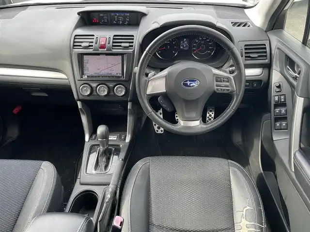 スバル フォレスター 2．0XT 福島県 2012(平24)年 7.5万km サテンホワイトパール ４WD・ターボ/社外ナビ/フルセグテレビ/バックカメラ/Bluetooth接続/前席シートヒーター/パワーシート/ハーフレザーシート /クルーズコントロール/プッシュスタート/18インチAW/フォグランプ