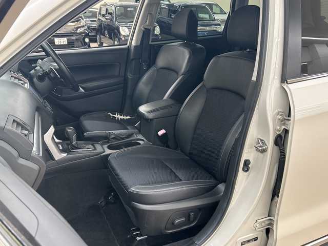 スバル フォレスター 2．0XT 道央・札幌 2012(平24)年 7.5万km サテンホワイトパール ４WD・ターボ//社外ナビ//フルセグテレビ//バックカメラ//Bluetooth接続//前席シートヒーター//パワーシート//ハーフレザーシート //クルーズコントロール//プッシュスタート//18インチAW//フォグランプ