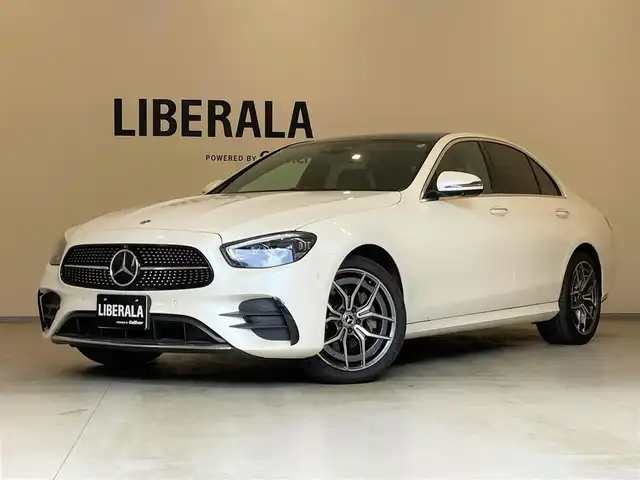 メルセデス・ベンツ Ｍ・ベンツ Ｅ２００ 4マチック スポーツ 熊本県 2022(令4)年 4.4万km ダイヤモンドホワイト ・スマートキー/・プッシュスタート/・パノラマサンルーフ/・アクティブステアリングアシスト/・アクティブレーンキーピングアシスト/・道路標識アシスト/・アクティブブレーキアシスト/・アテンションアシスト/・ブラインドスポットモニター/・レーンチェンジアシスト/・インテリジェントライトシステム/・クルーズコントロール(追従式)/・黒革シート/・前席パワーシート/・全席シートヒーター/・純正メモリナビ/　【Bluetooth・USB・AppleCarPlay・AndroidAuto】/・Burmesterサウンドシステム/・フルセグTV/・全方位カメラ/・ETC2.0/・ドライブレコーダー(前後録画)/・パワートランク/・LEDヘッドランプ/・純正マット