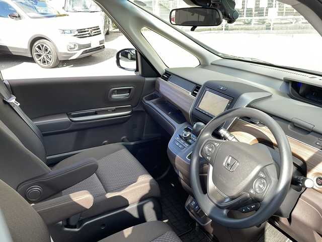 ホンダ フリード G ホンダセンシング 大阪府 2020(令2)年 0.9万km クリスタルブラックパール ワンオーナー/純正メモリナビ/・AM/FM/Bluetooth/・フルセグテレビ/バックカメラ/ビルトインETC/ドライブレコーダー/クルーズコントロール/衝突軽減ブレーキ/レーンキープアシスト/アイドリングストップ/横滑り防止装置/両側パワースライド/シートヒーター（D席+N席）/LEDヘッドライト/オートライト/オートエアコン/プッシュスタートボタン/スマートキー/ステアリングリモコン/純正17インチアルミホイール/USBジャック/純正フロアマット/保証書/取扱説明書