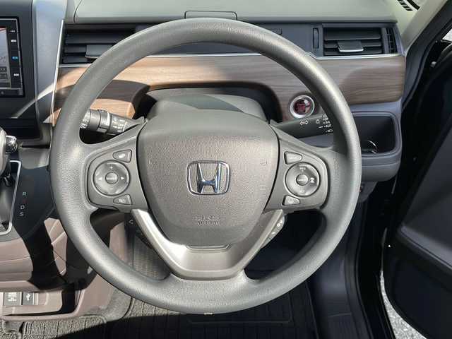 ホンダ フリード G ホンダセンシング 大阪府 2020(令2)年 0.9万km クリスタルブラックパール ワンオーナー/純正メモリナビ/・AM/FM/Bluetooth/・フルセグテレビ/バックカメラ/ビルトインETC/ドライブレコーダー/クルーズコントロール/衝突軽減ブレーキ/レーンキープアシスト/アイドリングストップ/横滑り防止装置/両側パワースライド/シートヒーター（D席+N席）/LEDヘッドライト/オートライト/オートエアコン/プッシュスタートボタン/スマートキー/ステアリングリモコン/純正17インチアルミホイール/USBジャック/純正フロアマット/保証書/取扱説明書