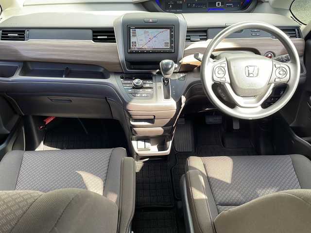 ホンダ フリード G ホンダセンシング 大阪府 2020(令2)年 0.9万km クリスタルブラックパール ワンオーナー/純正メモリナビ/・AM/FM/Bluetooth/・フルセグテレビ/バックカメラ/ビルトインETC/ドライブレコーダー/クルーズコントロール/衝突軽減ブレーキ/レーンキープアシスト/アイドリングストップ/横滑り防止装置/両側パワースライド/シートヒーター（D席+N席）/LEDヘッドライト/オートライト/オートエアコン/プッシュスタートボタン/スマートキー/ステアリングリモコン/純正17インチアルミホイール/USBジャック/純正フロアマット/保証書/取扱説明書