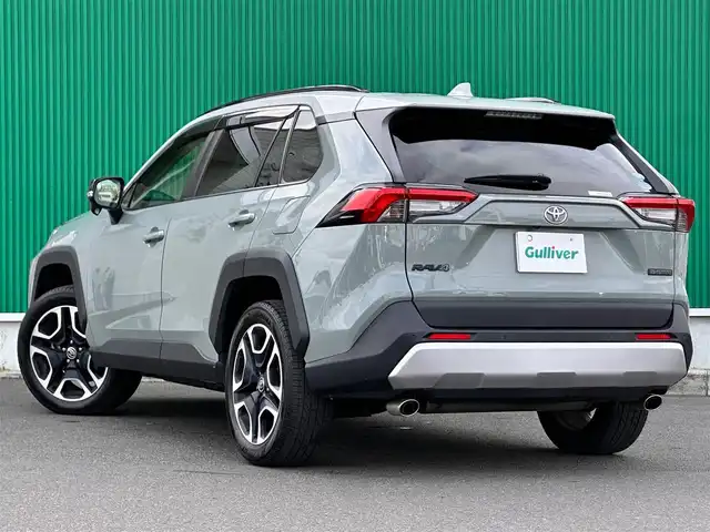 トヨタ ＲＡＶ４ アドベンチャー 宮城県 2020(令2)年 5.4万km アッシュグレーメタリック/アーバンカーキ 2トーンルーフ/・アッシュグレーメタリックルーフ/・アッシュグレーメタリックリアスポイラー/・ブラックドアミラー/インテリジェントクリアランスソナー/応急用スペアタイヤ/＝＝＝/セーフティセンス/・プリクラッシュセーフティ/・レーントレーシングアシスト/・レーダークルーズコントロール/・オートマチックハイビーム/・ロードサインアシスト/・先行車発進告知/純正9インチナビ（NSZT-Y68T）/・CD/DVD/・Bluetooth/・フルセグTV/・SD音楽録音機能/バックカメラ/ビルトインETC/ドライブレコーダー/ステアリングスイッチ/電動パーキングブレーキ/ブレーキホールド/LEDヘッドライト/フォグランプ/オートライト/スマートキー＆プッシュスタート/スペアキー/電動格納ミラー/ルーフレール/純正19インチAW/フロアマット/ドアバイザー/W/サイド/カーテンエアバッグ/取扱説明書