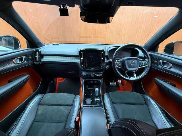 ボルボ ＸＣ４０ T5 AWD Rデザイン 千葉県 2018(平30)年 5.2万km クリスタルホワイトP パノラマＳＲ　/純正ナビ　/３６０°カメラ　/ＡＣＣ　/ハーフレザーシート　/シートヒーター　/パワーシート　/ＬＥＤヘッドライト　/ハイビームアシスト　/ＢＬＩＳ　/自動駐車　/電動リアゲート　/パーキングアシスト