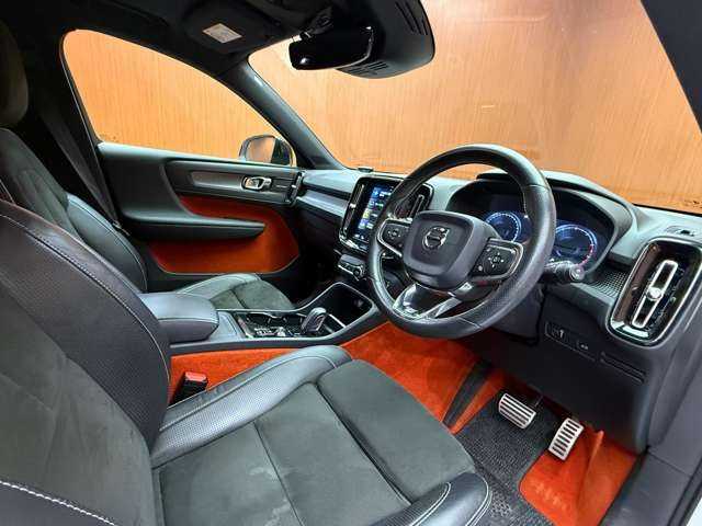 ボルボ ＸＣ４０ T5 AWD Rデザイン 千葉県 2018(平30)年 5.2万km クリスタルホワイトP パノラマＳＲ　/純正ナビ　/３６０°カメラ　/ＡＣＣ　/ハーフレザーシート　/シートヒーター　/パワーシート　/ＬＥＤヘッドライト　/ハイビームアシスト　/ＢＬＩＳ　/自動駐車　/電動リアゲート　/パーキングアシスト
