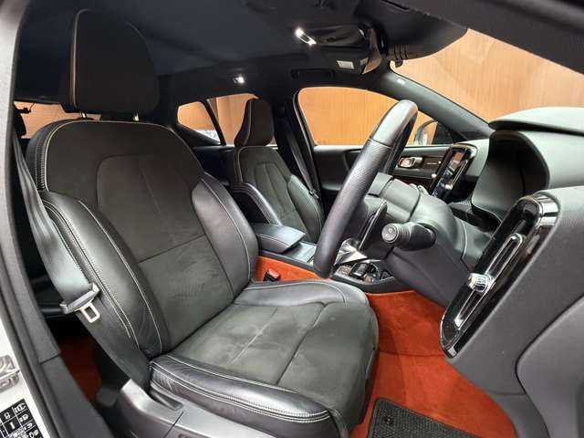 ボルボ ＸＣ４０ T5 AWD Rデザイン 千葉県 2018(平30)年 5.2万km クリスタルホワイトP パノラマＳＲ　/純正ナビ　/３６０°カメラ　/ＡＣＣ　/ハーフレザーシート　/シートヒーター　/パワーシート　/ＬＥＤヘッドライト　/ハイビームアシスト　/ＢＬＩＳ　/自動駐車　/電動リアゲート　/パーキングアシスト
