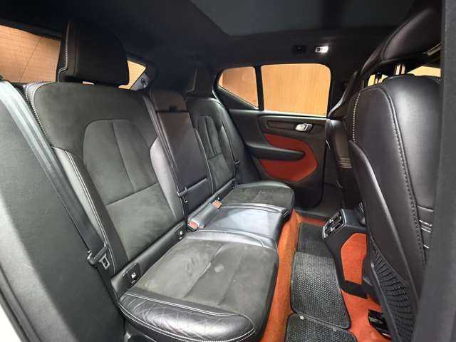 ボルボ ＸＣ４０ T5 AWD Rデザイン 千葉県 2018(平30)年 5.2万km クリスタルホワイトP パノラマＳＲ　/純正ナビ　/３６０°カメラ　/ＡＣＣ　/ハーフレザーシート　/シートヒーター　/パワーシート　/ＬＥＤヘッドライト　/ハイビームアシスト　/ＢＬＩＳ　/自動駐車　/電動リアゲート　/パーキングアシスト