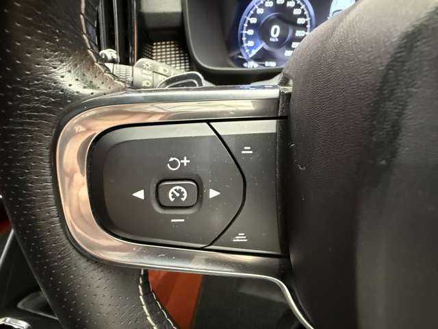 ボルボ ＸＣ４０ T5 AWD Rデザイン 千葉県 2018(平30)年 5.2万km クリスタルホワイトP パノラマＳＲ　/純正ナビ　/３６０°カメラ　/ＡＣＣ　/ハーフレザーシート　/シートヒーター　/パワーシート　/ＬＥＤヘッドライト　/ハイビームアシスト　/ＢＬＩＳ　/自動駐車　/電動リアゲート　/パーキングアシスト