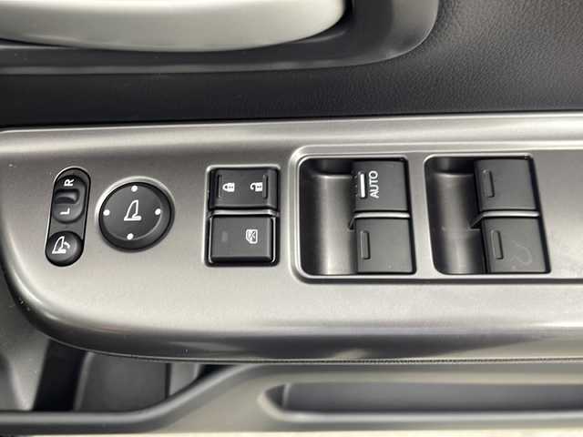 ホンダ フリード クロスター ホンダセンシング 大阪府 2022(令4)年 1.8万km クリスタルブラックパール KENWOOD7インチナビ/・バックカメラ/・フルセグテレビ/DVD/・CD/BT/AM/FM/両側パワースライドドア　　/レーダークルーズコントロール　　/ルーフレール　/純正ＬＥＤライト/フォグライト　/コーナーセンサー/レーンアシスト/横滑り防止装置/ハーフレザーシート　/シートヒーター/ステアリングリモコン/スペアキー1本