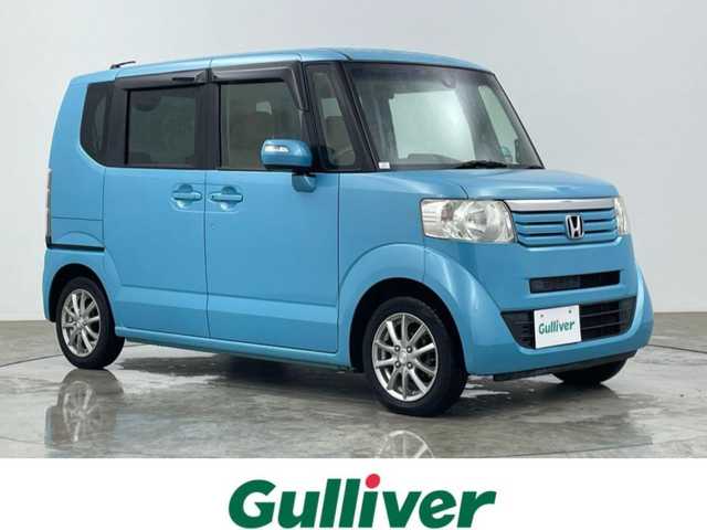 ホンダ Ｎ ＢＯＸ G Lパッケージ 大分県 2014(平26)年 8.9万km イノセントブルーメタリック 社外8インチメモリナビ：AVIC-RL09/BT/CD/DVD/SD/AM/FM/バックカメラ/後席モニター：TVM-FW1010/両側パワースライドドア/Wエアバック＋カーテンエアバック/CTBA(シティブレーキアクティブシステム）/ステアリングスイッチ/チップアップシート/ドアバイザー/純正フロアマット/社外14インチAW