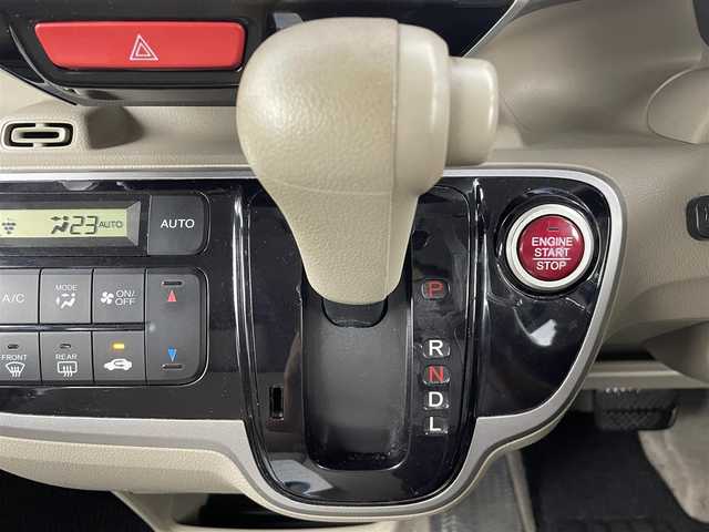 ホンダ Ｎ ＢＯＸ G Lパッケージ 大分県 2014(平26)年 8.9万km イノセントブルーメタリック 社外8インチメモリナビ：AVIC-RL09/BT/CD/DVD/SD/AM/FM/バックカメラ/後席モニター：TVM-FW1010/両側パワースライドドア/Wエアバック＋カーテンエアバック/CTBA(シティブレーキアクティブシステム）/ステアリングスイッチ/チップアップシート/ドアバイザー/純正フロアマット/社外14インチAW