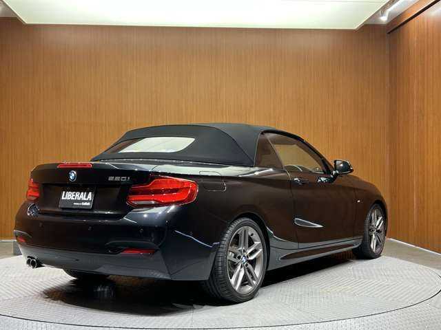 ＢＭＷ ２２０ｉ カブリオレ ラグジュアリー 千葉県 2018(平30)年 2.7万km 黒Ｍ ＡＣＣ　/赤革シート　/ナビ　/Ｂｌｕｅｔｏｏｔｈ接続　/Ｂカメラ　/電動シート　/シートＨ　/パークディスタンス　/コンフォートアクセス　/ドライビングアシスト　/アダブティブＬＥＤヘッドライト　/衝突軽減Ｂ　/ＬＫＳ