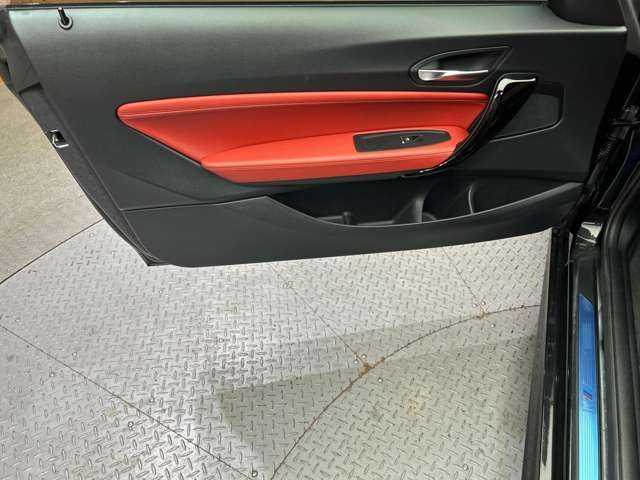 ＢＭＷ ２２０ｉ カブリオレ ラグジュアリー 千葉県 2018(平30)年 2.7万km 黒Ｍ ＡＣＣ　/赤革シート　/ナビ　/Ｂｌｕｅｔｏｏｔｈ接続　/Ｂカメラ　/電動シート　/シートＨ　/パークディスタンス　/コンフォートアクセス　/ドライビングアシスト　/アダブティブＬＥＤヘッドライト　/衝突軽減Ｂ　/ＬＫＳ