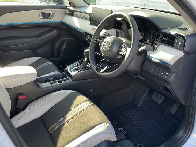 ホンダ ヴェゼル ハイブリッド e:HEV Z PLaYパッケージ 神奈川県 2025(令7)年 0.1千km 白Ⅱ 実走行距離35km/純正9インチメモリナビ/AppleCarPlay/AndroidAuto/フルセグ/FM/AM/ハンズフリーパワーバックドア/ワイヤレス充電/バックカメラ/ブラインドスポットモニター/レーンキープアシスト/クルーズコントロール/ハーフレザーシート/パドルシフト/LEDヘッドライト/フロントシートヒーター/AUTOライト/ビルトインETC2.0/スマートキー/プッシュスタート