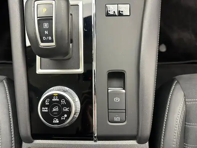 三菱 アウトランダー ＰＨＥＶ G 兵庫県 2023(令5)年 2.8万km ホワイトダイヤモンド ・純正ディスプレーオーディオ/・純正メモリナビ/・アラウンドビューモニター/・バックカメラ/・ビルドインETC2.0/・4WD/・社外前後ドライブレコーダー/・フルセグTV/・LEDヘッドライト/・LEDフォグランプ/・オートライト/・オートハイビーム/・衝突軽減ブレーキ/・レーンキープアシスト/・追従クルーズコントロール/・ブラインドスポットモニター/・コーナーセンサー/・パワーバックドア /・ハーフレザーシート /・パワーシートD席/・シートヒーターD/N/・ステアリングヒーター/・パドルシフト/・ステアリングスイッチ/・ワイヤレス充電/・純正20インチアルミホイール/・純正フロアマット/・純正ドアバイザー