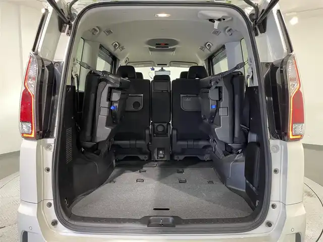 日産 セレナ ハイウェイスターVセレクションⅡ 愛知県 2017(平29)年 12万km ブリリアントホワイトパール 純正１０インチナビ　/(FM/AM/フルセグTV/SD/CD・DVD・ブルーレイ再生）/プロパイロット　/純正フリップダウンモニター　/アラウンドビューモニター　/衝突軽減ブレーキ　/両側電動スライドドア　/インテリジェントパーキングアシスト/ビルトインＥＴＣ　/デジタルインナーミラー　/車線逸脱警報/ハンドル支援/ソナー　/ＬＥＤヘッドライト/フォグランプ/アイドリングストップ/電動パーキングブレーキ/オートブレーキホールド機能/アクセサリーソケット/プッシュスタート/　　-スマートキー/後席サンシェード