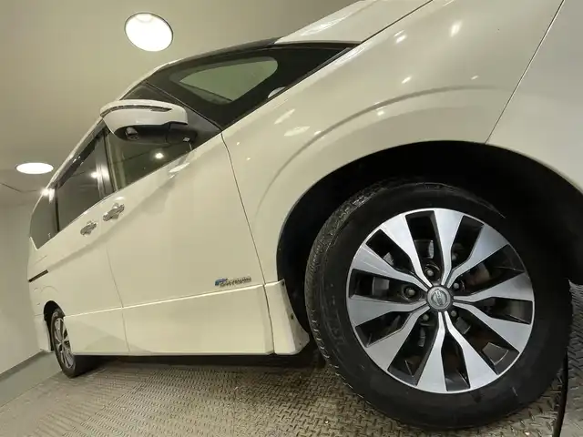 日産 セレナ ハイウェイスターVセレクションⅡ 愛知県 2017(平29)年 12万km ブリリアントホワイトパール 純正１０インチナビ　/(FM/AM/フルセグTV/SD/CD・DVD・ブルーレイ再生）/プロパイロット　/純正フリップダウンモニター　/アラウンドビューモニター　/衝突軽減ブレーキ　/両側電動スライドドア　/インテリジェントパーキングアシスト/ビルトインＥＴＣ　/デジタルインナーミラー　/車線逸脱警報/ハンドル支援/ソナー　/ＬＥＤヘッドライト/フォグランプ/アイドリングストップ/電動パーキングブレーキ/オートブレーキホールド機能/アクセサリーソケット/プッシュスタート/　　-スマートキー/後席サンシェード