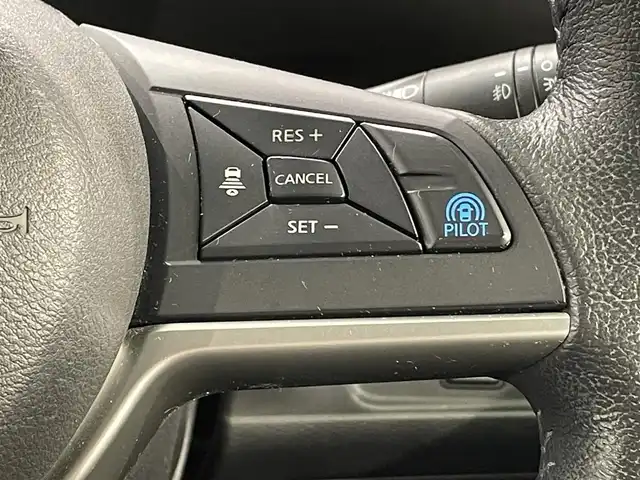 日産 セレナ ハイウェイスターVセレクションⅡ 愛知県 2017(平29)年 12万km ブリリアントホワイトパール 純正１０インチナビ　/(FM/AM/フルセグTV/SD/CD・DVD・ブルーレイ再生）/プロパイロット　/純正フリップダウンモニター　/アラウンドビューモニター　/衝突軽減ブレーキ　/両側電動スライドドア　/インテリジェントパーキングアシスト/ビルトインＥＴＣ　/デジタルインナーミラー　/車線逸脱警報/ハンドル支援/ソナー　/ＬＥＤヘッドライト/フォグランプ/アイドリングストップ/電動パーキングブレーキ/オートブレーキホールド機能/アクセサリーソケット/プッシュスタート/　　-スマートキー/後席サンシェード