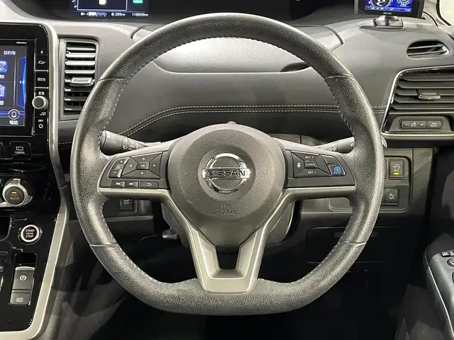 日産 セレナ ハイウェイスターVセレクションⅡ 愛知県 2017(平29)年 12万km ブリリアントホワイトパール 純正１０インチナビ　/(FM/AM/フルセグTV/SD/CD・DVD・ブルーレイ再生）/プロパイロット　/純正フリップダウンモニター　/アラウンドビューモニター　/衝突軽減ブレーキ　/両側電動スライドドア　/インテリジェントパーキングアシスト/ビルトインＥＴＣ　/デジタルインナーミラー　/車線逸脱警報/ハンドル支援/ソナー　/ＬＥＤヘッドライト/フォグランプ/アイドリングストップ/電動パーキングブレーキ/オートブレーキホールド機能/アクセサリーソケット/プッシュスタート/　　-スマートキー/後席サンシェード