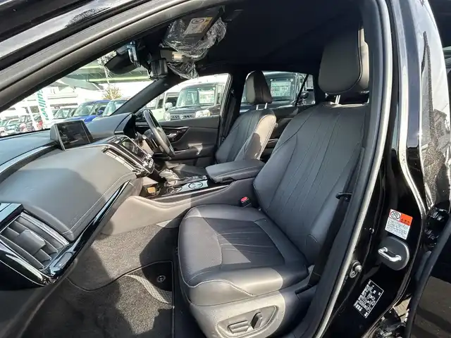 トヨタ クラウン ハイブリッド G－エグゼクティブ 愛知県 2019(令1)年 2.1万km ブラック トヨタセーフティーセンス/　・プリクラッシュセーフティ/　・レーントレーシングアシスト/　・レーダークルーズコントロール/　・ロードサインアシスト/　・アダプティブハイビームシステム/ブラインドスポット/サンルーフ/全方位カメラ/デジタルインナーミラー/純正ナビ/　・フルセグTV/　・Bluetooth/　・DVD/CD/　・AM/FM/　・USB/　・AUX/ドライブレコーダー（前後）/レザーシート/パワーシート（前席）/シートヒーター（前席）/シートクーラー（前席）/本革ステアリング/ステアリングヒーター/純正フロアマット/純正18インチAW/LEDヘッドライト/オートライト/カーテンエアバック/ビルトインETC/スマートキー