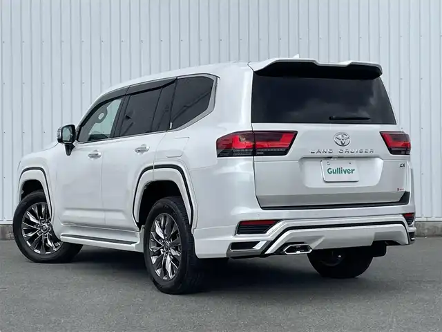 トヨタ ランドクルーザー ZX 福岡県 2024(令6)年 0.3万km プレシャスホワイトパール ワンオーナー/モデリスタエアロ/ムーンルーフ/JBLプレミアムサウンドシステム/12.3インチディスプレイオーディオPlus/フルセグTV/CD/DVD/BT/SD/AM/FM/applecarplay/androidauto/Miracast/パノラミックビューモニター/トヨタセーフティセンス/PCS/LTA/RSA/PKSB/レーダークルーズコントロール/LEDヘッドランプ/オートマチックハイビーム/BSM/クリアランスソナー/指紋認証スタートスイッチ/ハンズフリーパワーバックドア/D/Nパワーシート/快適温熱シート＆シートベンチレーション/ステアリングヒーター/電動パーキングブレーキ/ブレーキホールド/純正20インチAW/ビルトインETC2.0/アクセサリーコンセント
