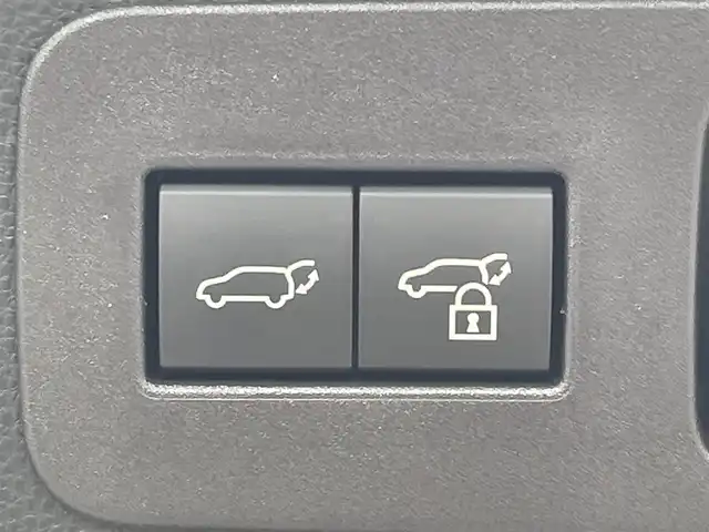 トヨタ ランドクルーザー ZX 福岡県 2024(令6)年 0.3万km プレシャスホワイトパール ワンオーナー/モデリスタエアロ/ムーンルーフ/JBLプレミアムサウンドシステム/12.3インチディスプレイオーディオPlus/フルセグTV/CD/DVD/BT/SD/AM/FM/applecarplay/androidauto/Miracast/パノラミックビューモニター/トヨタセーフティセンス/PCS/LTA/RSA/PKSB/レーダークルーズコントロール/LEDヘッドランプ/オートマチックハイビーム/BSM/クリアランスソナー/指紋認証スタートスイッチ/ハンズフリーパワーバックドア/D/Nパワーシート/快適温熱シート＆シートベンチレーション/ステアリングヒーター/電動パーキングブレーキ/ブレーキホールド/純正20インチAW/ビルトインETC2.0/アクセサリーコンセント