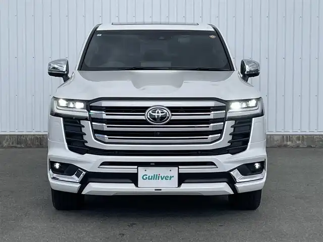 トヨタ ランドクルーザー ZX 福岡県 2024(令6)年 0.3万km プレシャスホワイトパール ワンオーナー/モデリスタエアロ/ムーンルーフ/JBLプレミアムサウンドシステム/12.3インチディスプレイオーディオPlus/フルセグTV/CD/DVD/BT/SD/AM/FM/applecarplay/androidauto/Miracast/パノラミックビューモニター/トヨタセーフティセンス/PCS/LTA/RSA/PKSB/レーダークルーズコントロール/LEDヘッドランプ/オートマチックハイビーム/BSM/クリアランスソナー/指紋認証スタートスイッチ/ハンズフリーパワーバックドア/D/Nパワーシート/快適温熱シート＆シートベンチレーション/ステアリングヒーター/電動パーキングブレーキ/ブレーキホールド/純正20インチAW/ビルトインETC2.0/アクセサリーコンセント