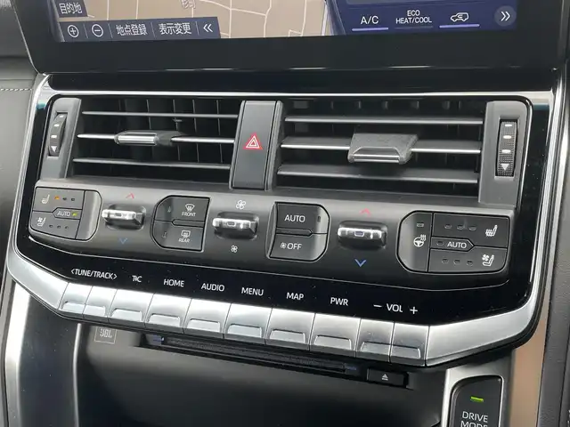 トヨタ ランドクルーザー ZX 福岡県 2024(令6)年 0.3万km プレシャスホワイトパール ワンオーナー/モデリスタエアロ/ムーンルーフ/JBLプレミアムサウンドシステム/12.3インチディスプレイオーディオPlus/フルセグTV/CD/DVD/BT/SD/AM/FM/applecarplay/androidauto/Miracast/パノラミックビューモニター/トヨタセーフティセンス/PCS/LTA/RSA/PKSB/レーダークルーズコントロール/LEDヘッドランプ/オートマチックハイビーム/BSM/クリアランスソナー/指紋認証スタートスイッチ/ハンズフリーパワーバックドア/D/Nパワーシート/快適温熱シート＆シートベンチレーション/ステアリングヒーター/電動パーキングブレーキ/ブレーキホールド/純正20インチAW/ビルトインETC2.0/アクセサリーコンセント