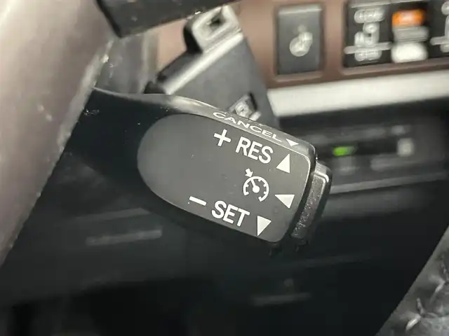 トヨタ エスクァイア Gi プレミアムパッケージ 埼玉県 2017(平29)年 3.5万km ホワイトパールクリスタルシャイン 純正15インチAW/後席フリップダウンモニター/トヨタセーフティセンス/ステアリングヒーター/ビルトインETC2.0/クルーズコントロール/両側パワースライドドア/前方ドライブレコーダー/バックカメラ/純正9インチSDナビ/フルセグテレビ/LEDヘッドライト/Fフォグ/衝突被害軽減システム/レーンキープアシスト/横滑り防止装置/盗難防止装置/純正フロアマット/スマートキー