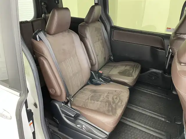 トヨタ エスクァイア Gi プレミアムパッケージ 埼玉県 2017(平29)年 3.5万km ホワイトパールクリスタルシャイン 純正15インチAW/後席フリップダウンモニター/トヨタセーフティセンス/ステアリングヒーター/ビルトインETC2.0/クルーズコントロール/両側パワースライドドア/前方ドライブレコーダー/バックカメラ/純正9インチSDナビ/フルセグテレビ/LEDヘッドライト/Fフォグ/衝突被害軽減システム/レーンキープアシスト/横滑り防止装置/盗難防止装置/純正フロアマット/スマートキー