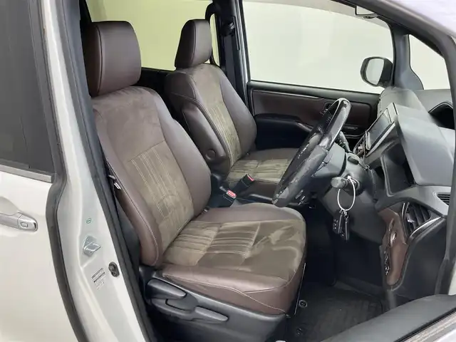 トヨタ エスクァイア Gi プレミアムパッケージ 埼玉県 2017(平29)年 3.5万km ホワイトパールクリスタルシャイン 純正15インチAW/後席フリップダウンモニター/トヨタセーフティセンス/ステアリングヒーター/ビルトインETC2.0/クルーズコントロール/両側パワースライドドア/前方ドライブレコーダー/バックカメラ/純正9インチSDナビ/フルセグテレビ/LEDヘッドライト/Fフォグ/衝突被害軽減システム/レーンキープアシスト/横滑り防止装置/盗難防止装置/純正フロアマット/スマートキー